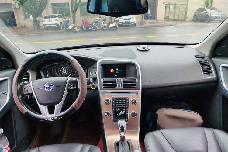 Used Volvo XC60 2015 T5 Smart Upgrade Model Center Console