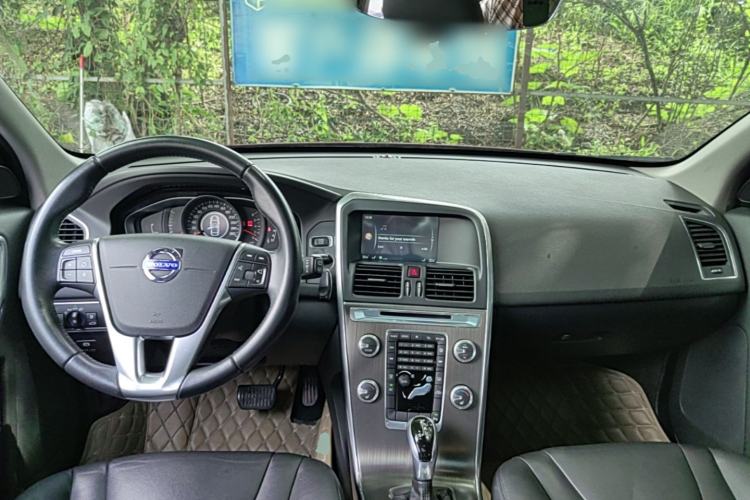 Used Volvo XC60 2015 T5 Zhiyi Edition Center Console