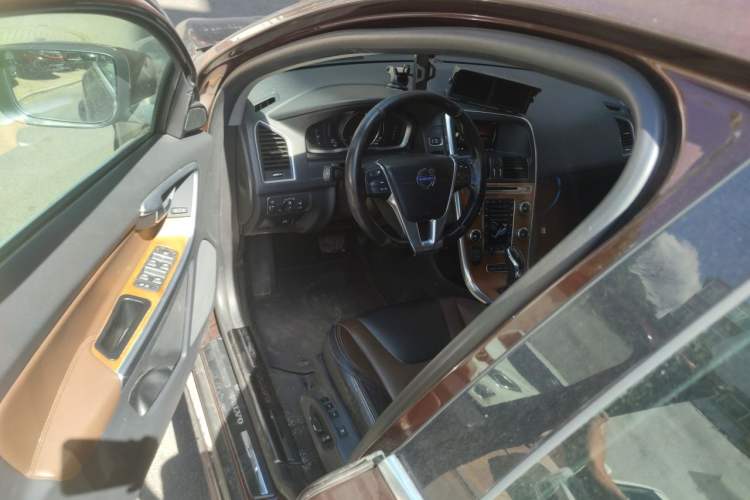 Used Volvo XC60 2015 T6 AWD Smart Version Driver Seat
