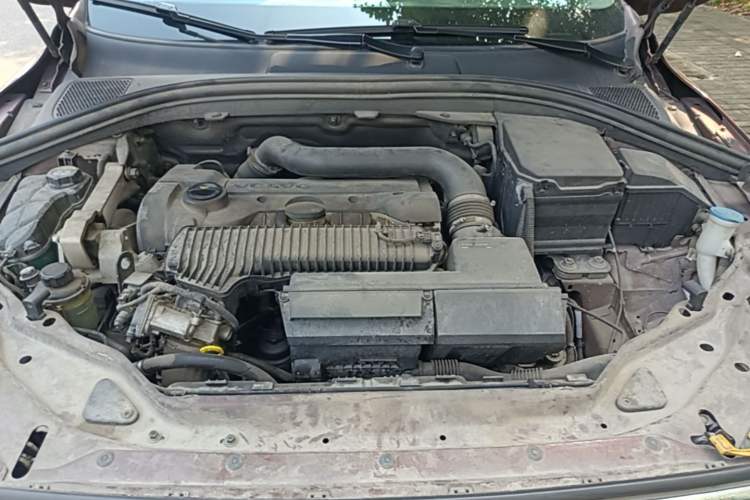 Used Volvo XC60 2015 T5 AWD Zhiyuan Edition Engine Bay