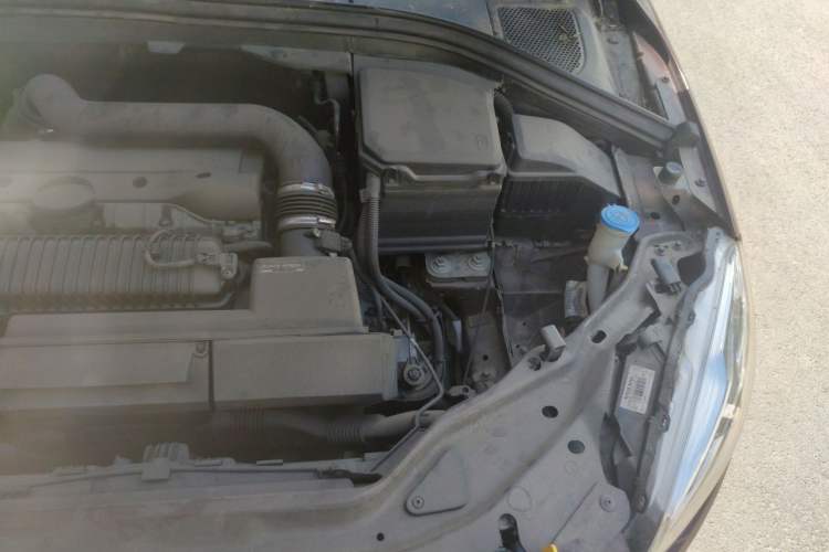Used Volvo XC60 2015 T6 AWD Smart Version Engine Bay Left
