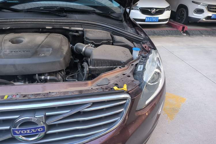 Used Volvo XC60 2015 T5 Smart Upgrade Model Engine Bay Left