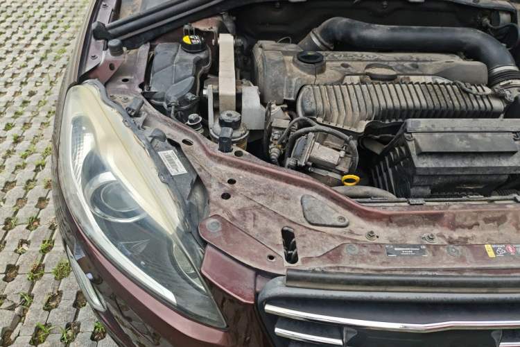 Used Volvo XC60 2015 T5 AWD Zhiyuan Edition Engine Bay Right