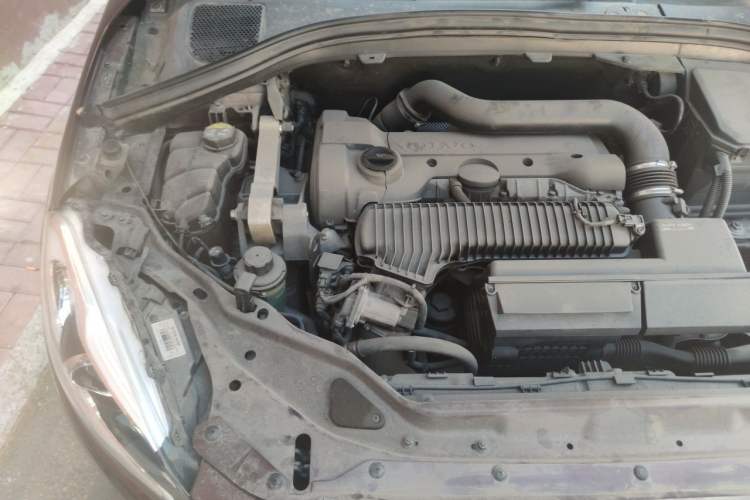 Used Volvo XC60 2015 T6 AWD Smart Version Engine Bay Right