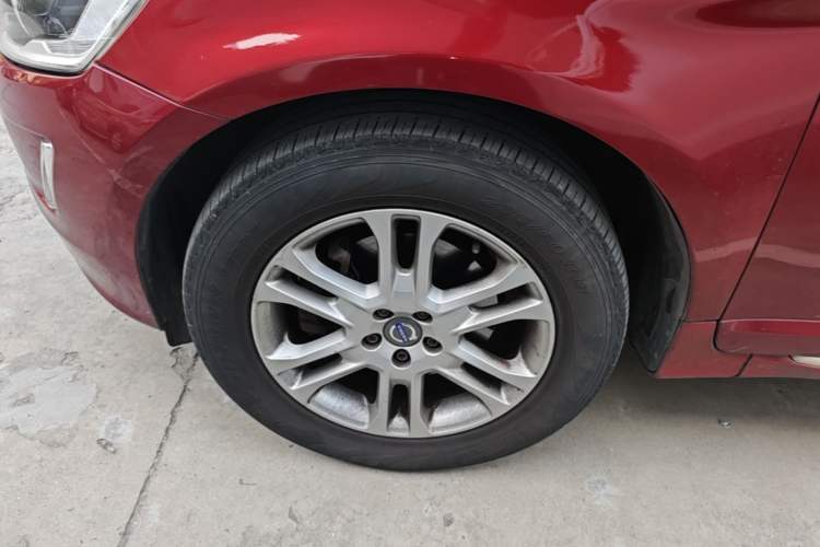 Used Volvo XC60 2015 T5 Smart Upgrade Model Exterior 4