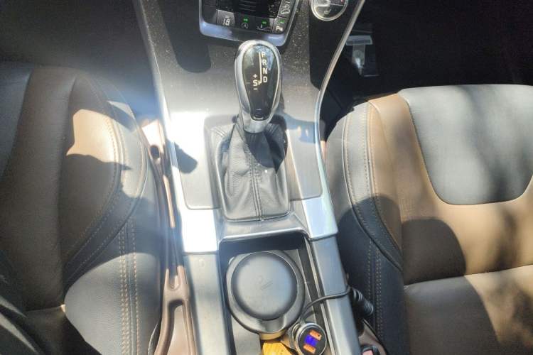 Used Volvo XC60 2015 T5 AWD Smart Drive Edition Gear Lever
