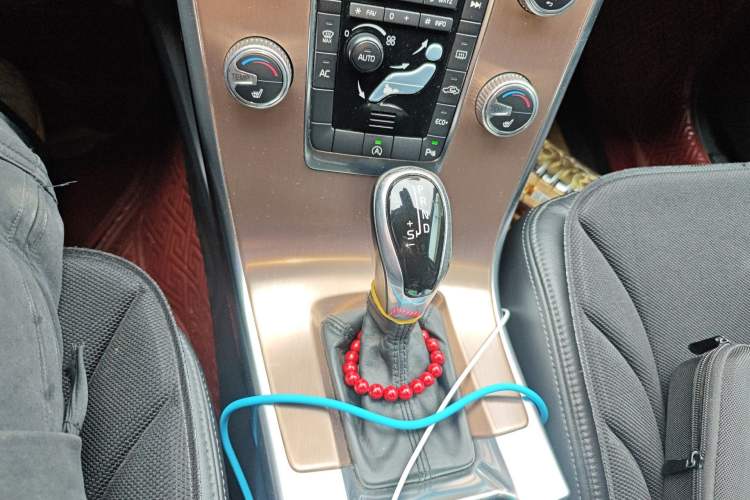 Used Volvo XC60 2015 T5 Smart Upgrade Model Gear Lever