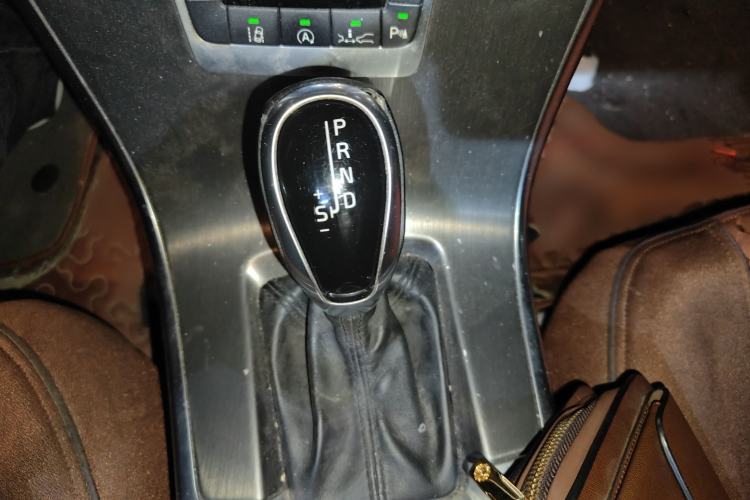 Used Volvo XC60 2015 T5 AWD Zhiyuan Edition Gear Lever