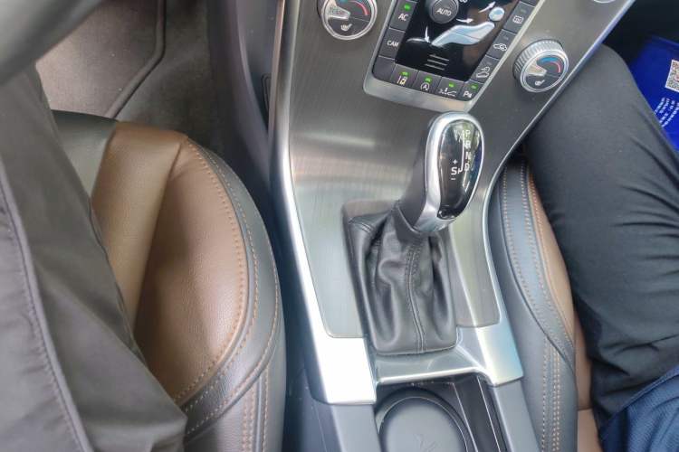 Used Volvo XC60 2015 T5 AWD Smart Drive Edition Gear Lever