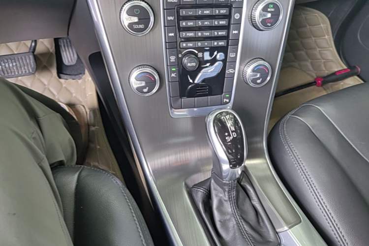 Used Volvo XC60 2015 T5 Zhiyi Edition Gear Lever