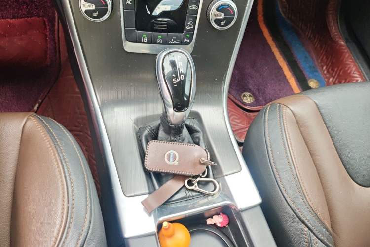 Used Volvo XC60 2015 T5 AWD Zhiyuan Edition Gear Lever