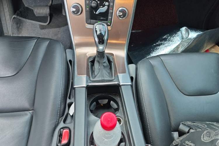Used Volvo XC60 2015 T5 Smart Upgrade Model Gear Lever