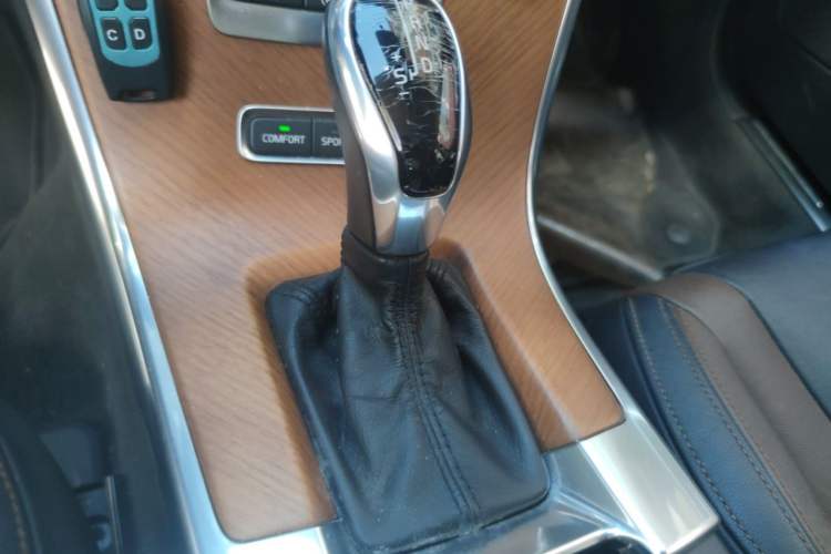 Used Volvo XC60 2015 T6 AWD Smart Version Gear Lever