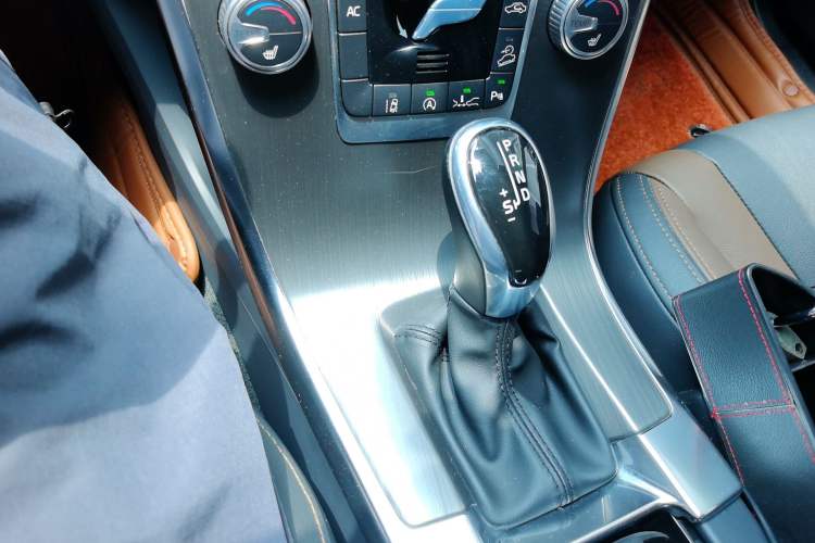 Used Volvo XC60 2015 T5 AWD Zhiyuan Edition Gear Lever