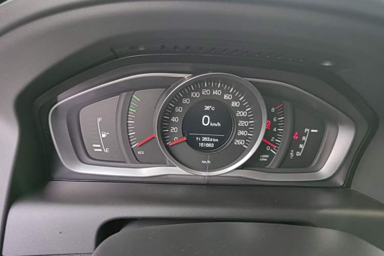 Used Volvo XC60 2015 T5 Zhiyi Edition Instrument Cluster