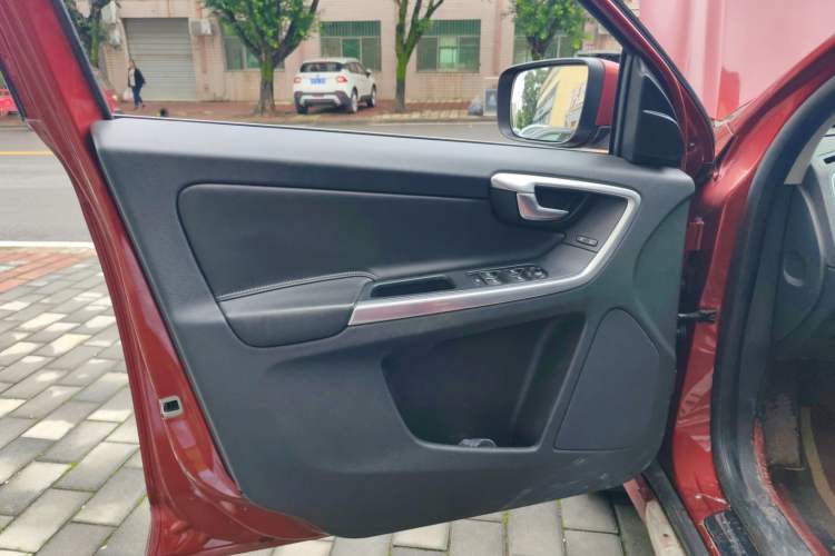 Used Volvo XC60 2015 T5 Smart Upgrade Model Left Front Door Interior