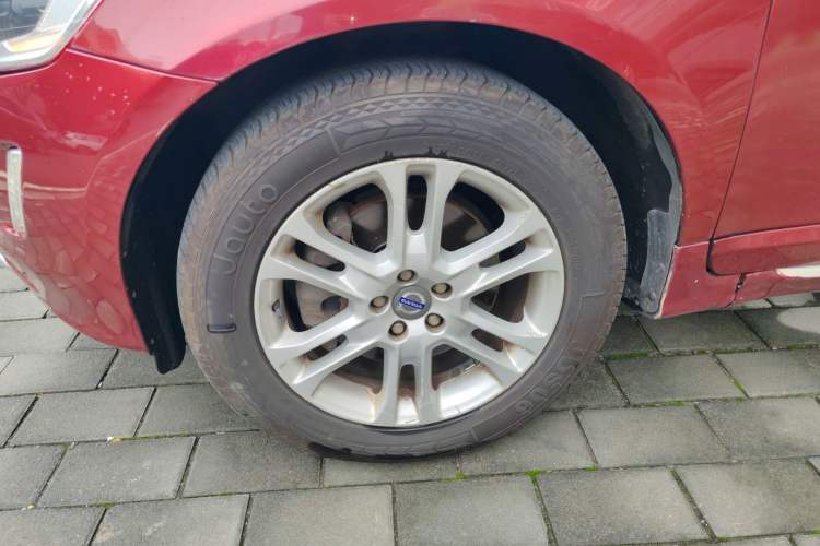 Used Volvo XC60 2015 T5 Smart Upgrade Model Left Front Wheel Hub