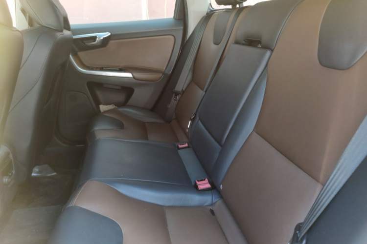 Used Volvo XC60 2015 T6 AWD Smart Version Left Rear Seat
