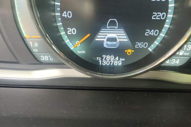 Used Volvo XC60 2015 T5 AWD Smart Drive Edition Odometer Close Up