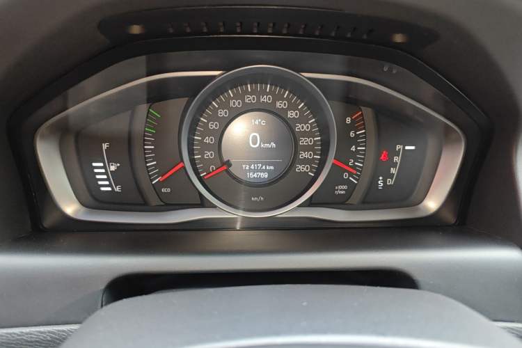 Used Volvo XC60 2015 T5 Smart Upgrade Model Odometer Close Up