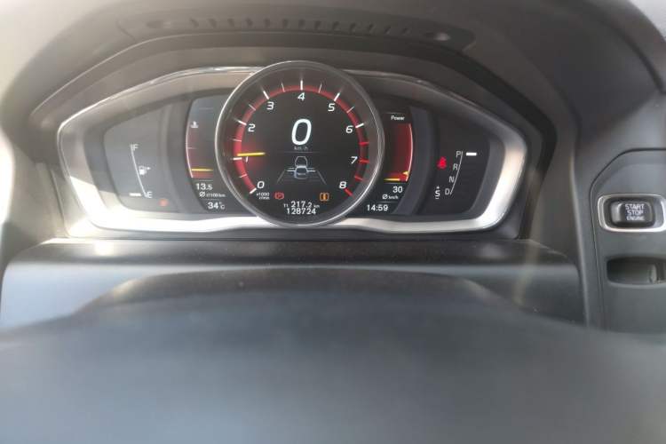 Used Volvo XC60 2015 T6 AWD Smart Version Odometer Close Up