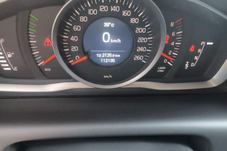 Used Volvo XC60 2015 T5 Smart Upgrade Model Odometer Close Up