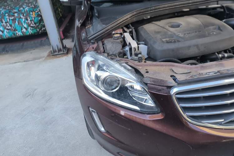 Used Volvo XC60 2015 T5 Smart Upgrade Model Right Front Headlight