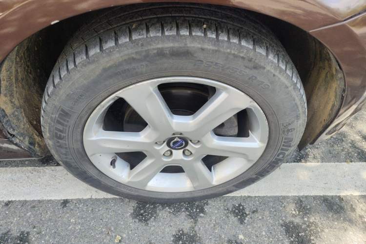 Used Volvo XC60 2015 T5 AWD Smart Drive Edition Right Front Wheel Hub
