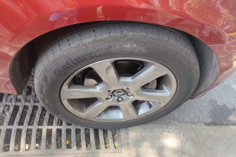 Used Volvo XC60 2015 T5 AWD Smart Drive Edition Right Front Wheel Hub