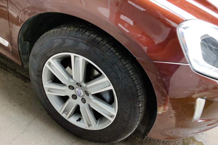 Used Volvo XC60 2015 T5 AWD Zhiyuan Edition Right Front Wheel Hub