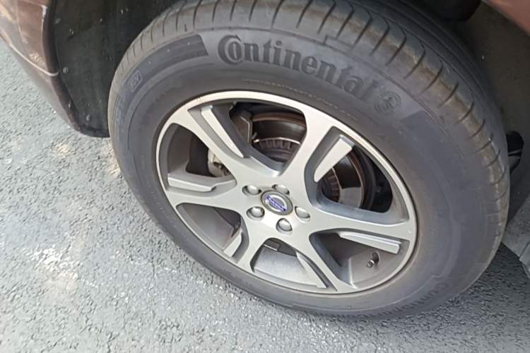 Used Volvo XC60 2015 T5 AWD Zhiyuan Edition Right Rear Wheel Hub