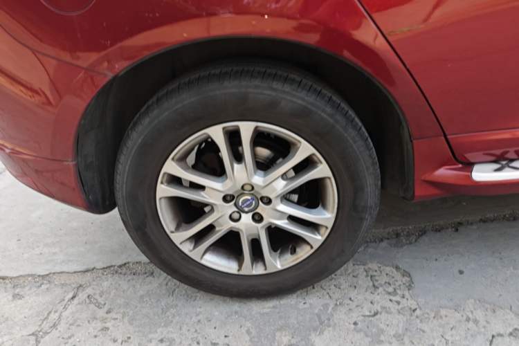Used Volvo XC60 2015 T5 Smart Upgrade Model Right Rear Wheel Hub