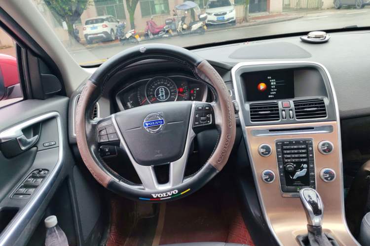 Used Volvo XC60 2015 T5 Smart Upgrade Model Steering Wheel