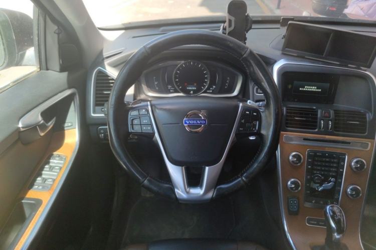 Used Volvo XC60 2015 T6 AWD Smart Version Steering Wheel