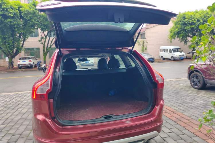 Used Volvo XC60 2015 T5 Smart Upgrade Model Trunk