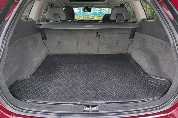 Used Volvo XC60 2015 T5 Zhiyi Edition Trunk