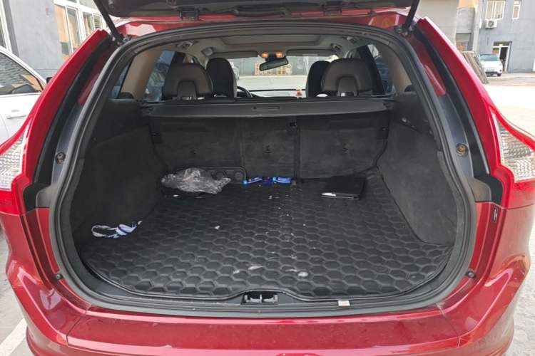 Used Volvo XC60 2015 T5 Smart Upgrade Model Trunk