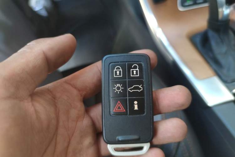 Used Volvo XC60 2015 T6 AWD Smart Version Vehicle Key