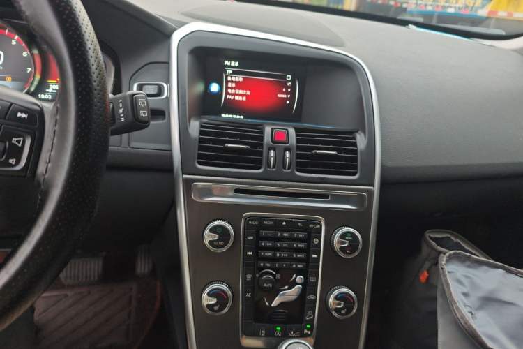 Used Volvo XC60 2015 T5 AWD Zhiyuan Edition Audio And AC Panel