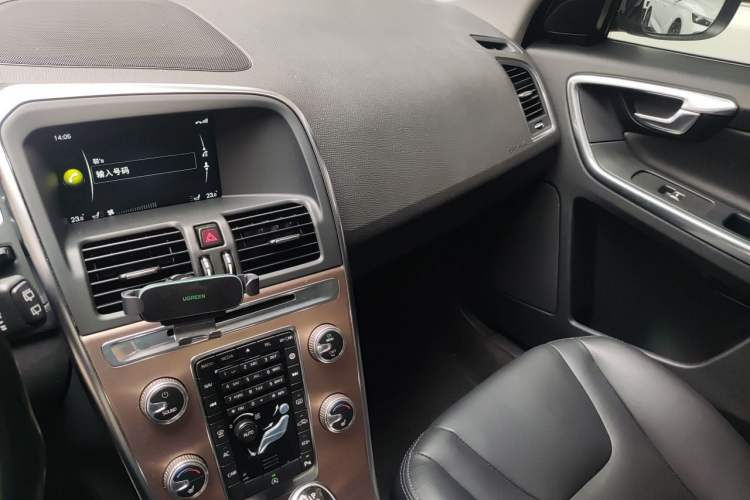 Used Volvo XC60 2015 T5 Smart Upgrade Model Audio And AC Panel