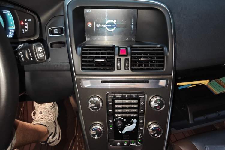 Used Volvo XC60 2015 T5 AWD Zhiyuan Edition Audio And AC Panel