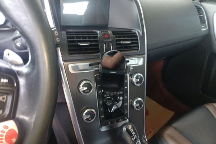 Used Volvo XC60 2015 T5 AWD Smart Drive Edition Audio And AC Panel