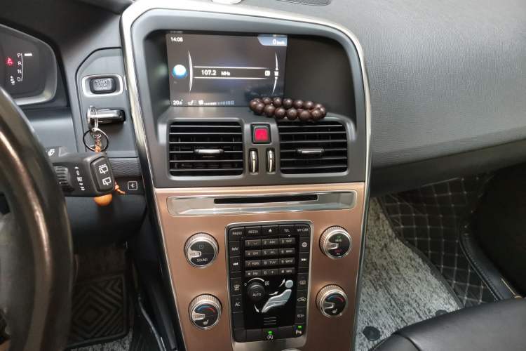Used Volvo XC60 2015 T5 Smart Upgrade Model Audio And AC Panel