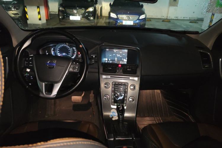 Used Volvo XC60 2015 T5 AWD Smart Drive Edition Center Console