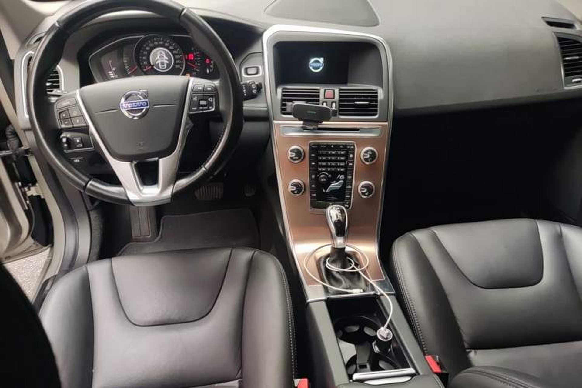 Used Volvo XC60 2015 T5 Smart Upgrade Model Center Console