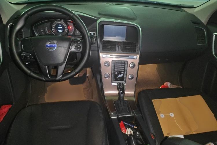 Used Volvo XC60 2015 T5 Smart Edition Center Console