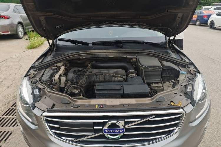 Used Volvo XC60 2015 T5 AWD Zhiyuan Edition Engine Bay
