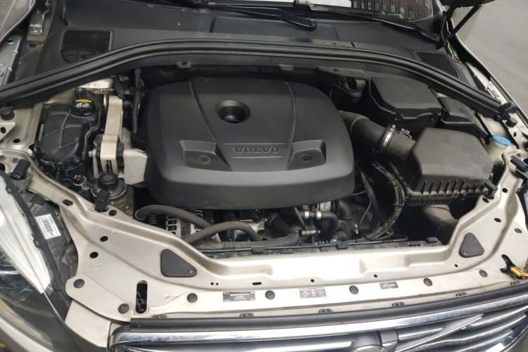 Used Volvo XC60 2015 T5 Smart Upgrade Model Engine Bay