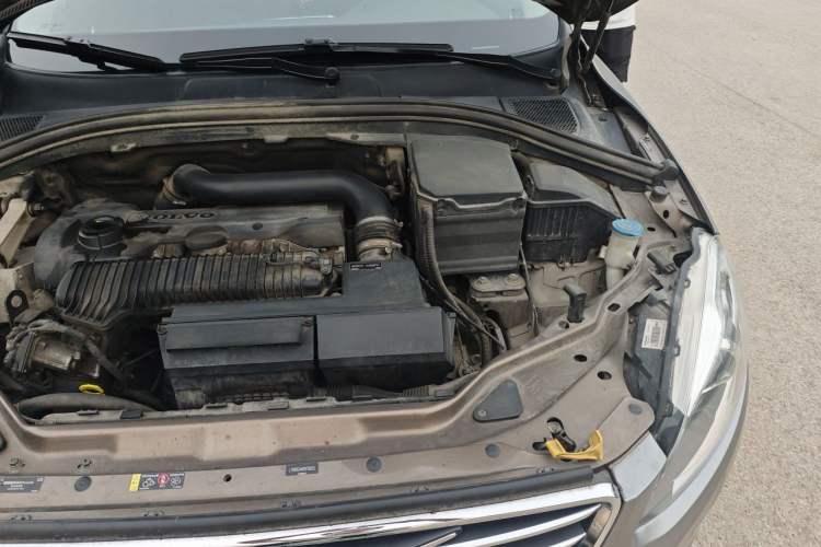 Used Volvo XC60 2015 T5 AWD Zhiyuan Edition Engine Bay Left