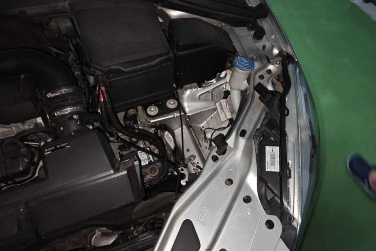 Used Volvo XC60 2015 T5 AWD Zhiyuan Edition Engine Bay Left